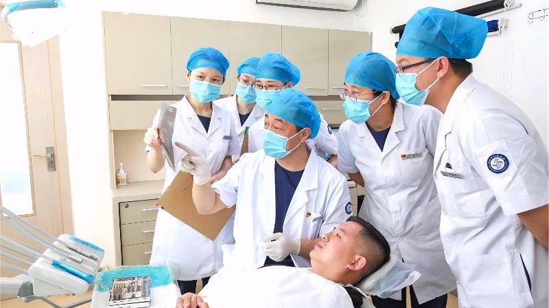 儿童口腔健康：窝沟封闭与涂氟，如何选择？**
